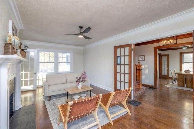 9504 E 13th Street S, Independence, MO 64052