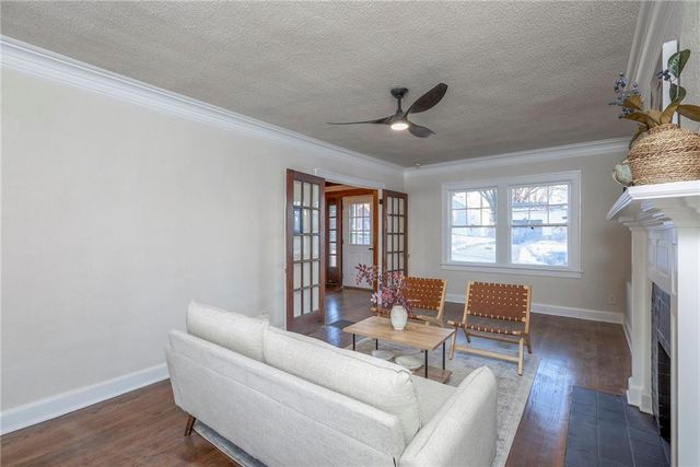 9504 E 13th Street S, Independence, MO 64052