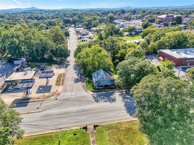 220 Hampton Avenue, Pickens, SC 29671