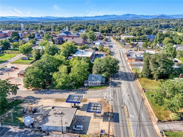 220 Hampton Avenue, Pickens, SC 29671