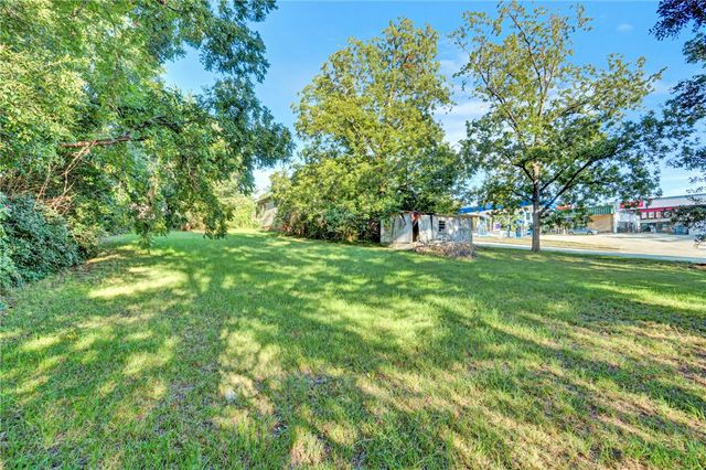 220 Hampton Avenue, Pickens, SC 29671