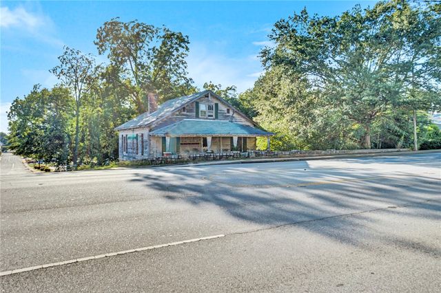 220 Hampton Avenue, Pickens, SC 29671