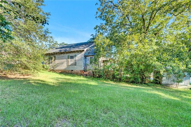 220 Hampton Avenue, Pickens, SC 29671