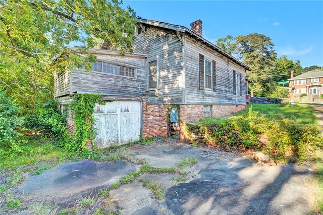 220 Hampton Avenue, Pickens, SC 29671