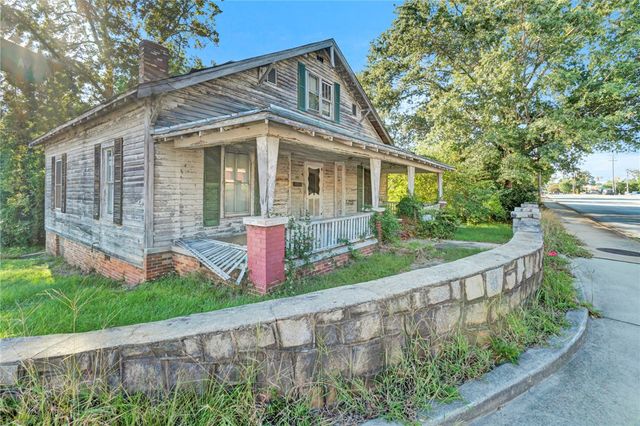 220 Hampton Avenue, Pickens, SC 29671