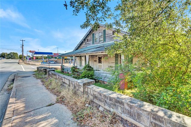 220 Hampton Avenue, Pickens, SC 29671