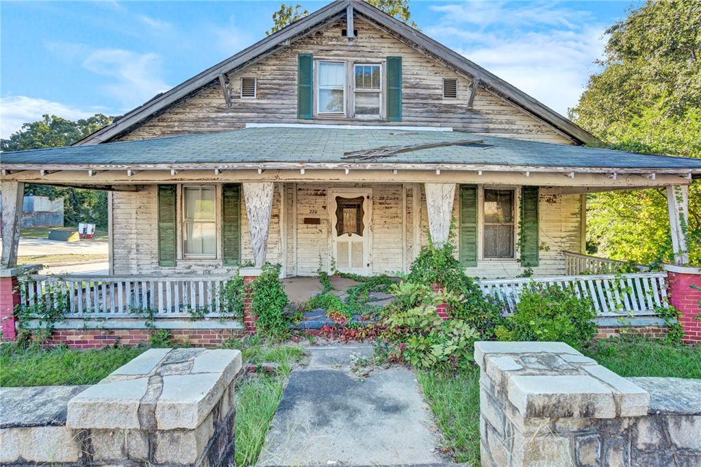 220 Hampton Avenue, Pickens, SC 29671