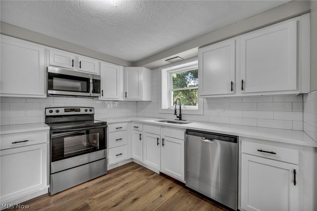 8742 Usher Road, Olmsted Twp, OH 44138