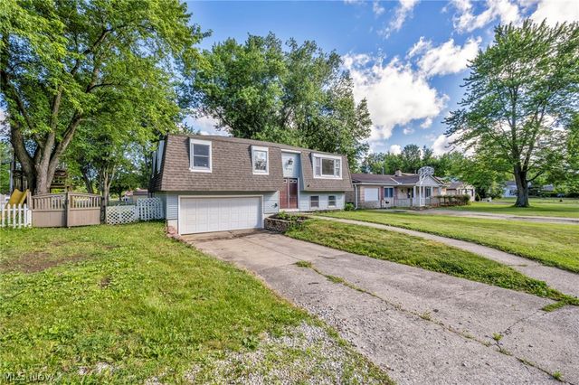 8742 Usher Road, Olmsted Twp, OH 44138