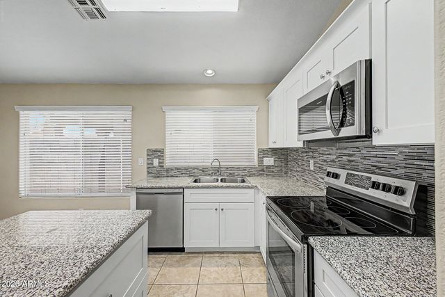 3900 E TREMAINE Avenue, Gilbert, AZ 85234