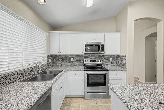 3900 E TREMAINE Avenue, Gilbert, AZ 85234