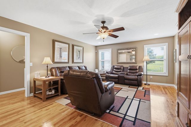 128 Deshea Creek Rd, Gallatin, TN 37066