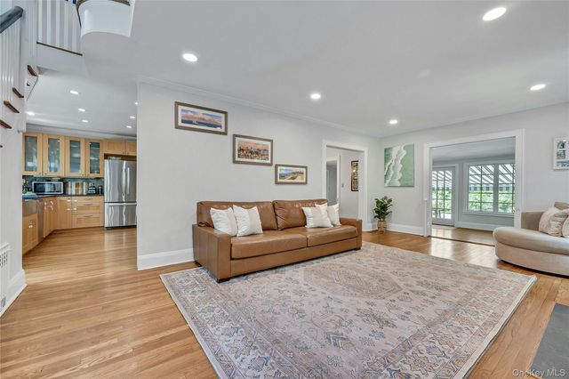 42 Knollwood Drive, Larchmont, NY 10538