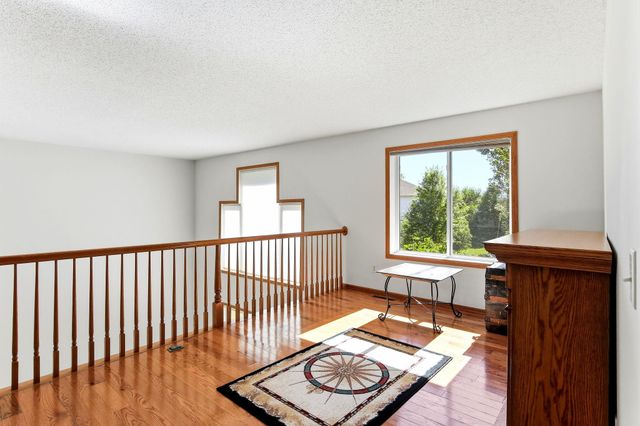 6814 Wildflower Drive S, Cottage Grove, MN 55016