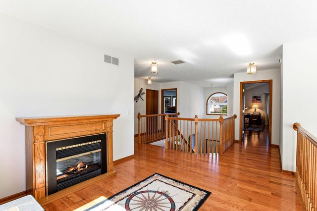 6814 Wildflower Drive S, Cottage Grove, MN 55016