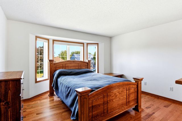 6814 Wildflower Drive S, Cottage Grove, MN 55016