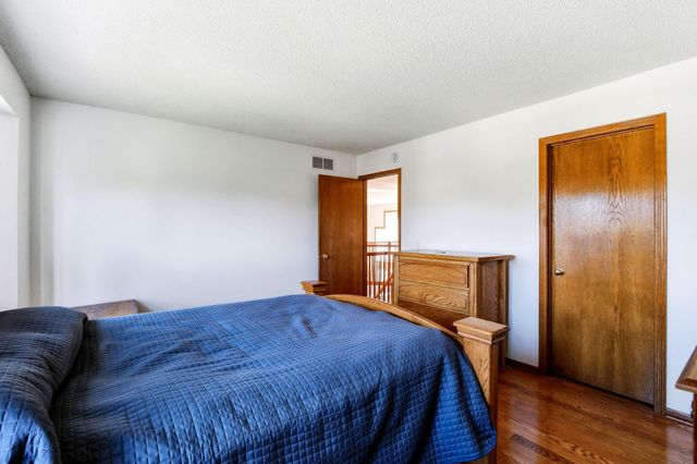 6814 Wildflower Drive S, Cottage Grove, MN 55016