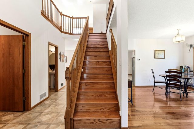 6814 Wildflower Drive S, Cottage Grove, MN 55016