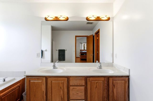 6814 Wildflower Drive S, Cottage Grove, MN 55016