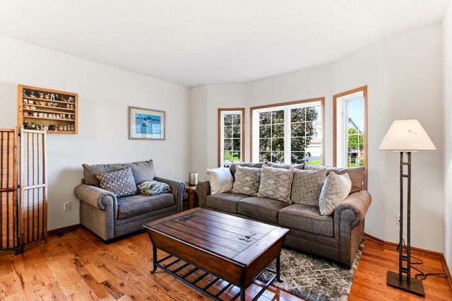 6814 Wildflower Drive S, Cottage Grove, MN 55016