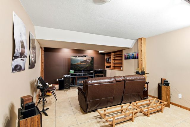 6814 Wildflower Drive S, Cottage Grove, MN 55016