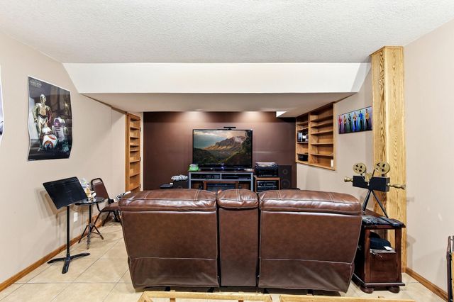 6814 Wildflower Drive S, Cottage Grove, MN 55016