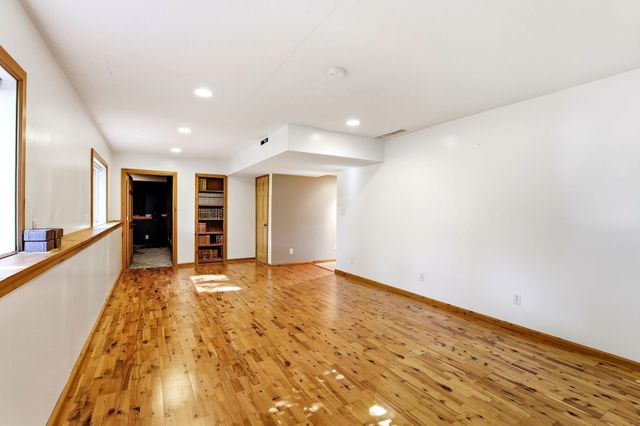 6814 Wildflower Drive S, Cottage Grove, MN 55016