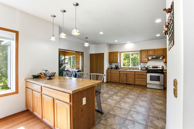 6814 Wildflower Drive S, Cottage Grove, MN 55016