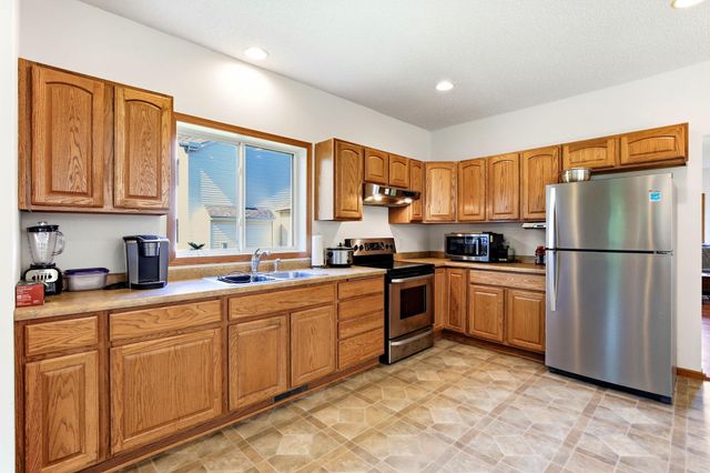 6814 Wildflower Drive S, Cottage Grove, MN 55016