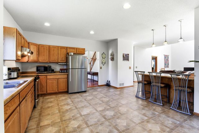 6814 Wildflower Drive S, Cottage Grove, MN 55016