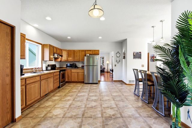 6814 Wildflower Drive S, Cottage Grove, MN 55016