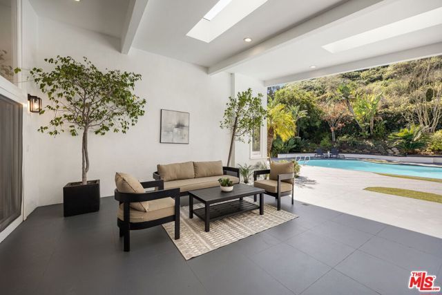 2163 San Ysidro Drive, Beverly Hills, CA 90210