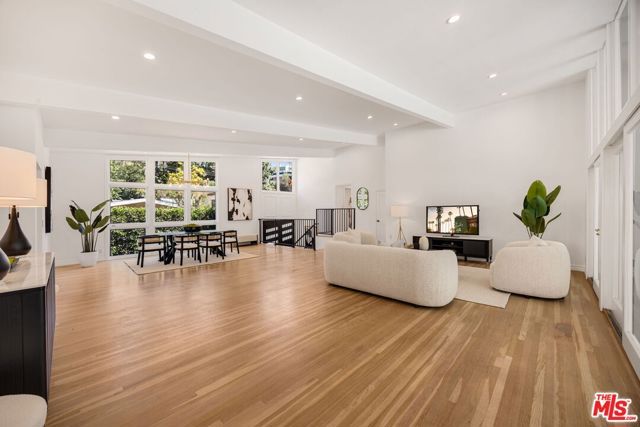 2163 San Ysidro Drive, Beverly Hills, CA 90210