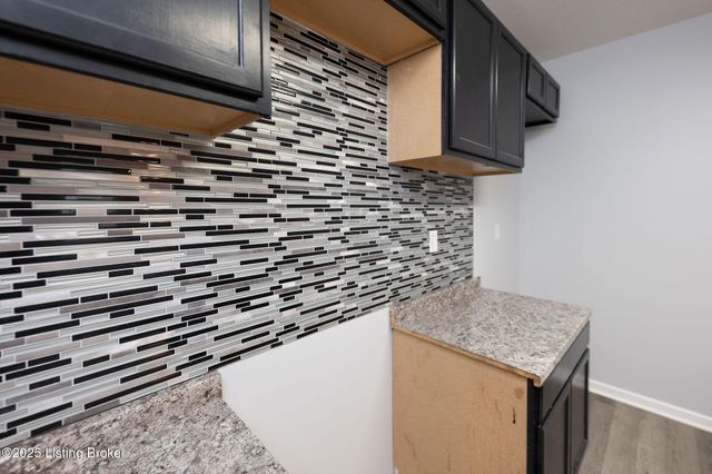 2831 W Madison St, Louisville, KY 40211