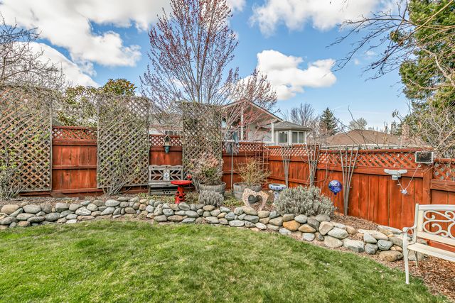 1120 Barrington Circle, Ashland, OR 97520