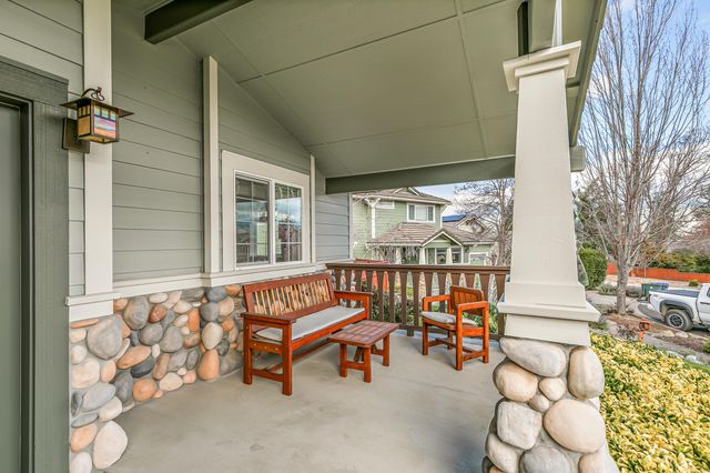1120 Barrington Circle, Ashland, OR 97520