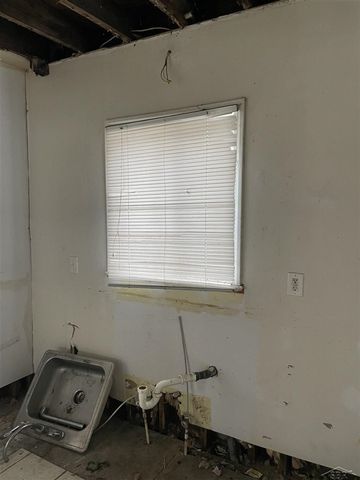 1407 Greenway Avenue, Flint, MI 48504