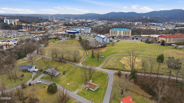 240 Meadowbrook Drive, Pigeon Forge, TN 37863