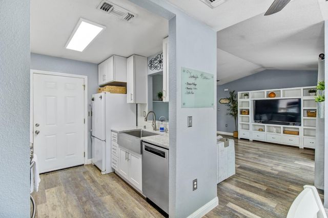 3851 8th Ave, Sacramento, CA 95817