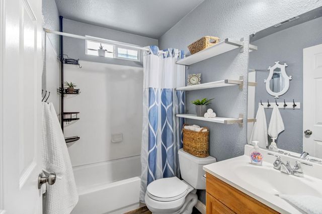 3851 8th Ave, Sacramento, CA 95817