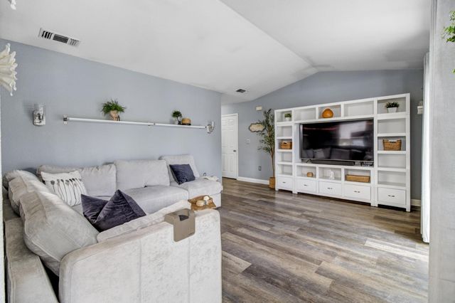 3851 8th Ave, Sacramento, CA 95817