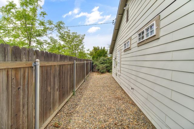 3851 8th Ave, Sacramento, CA 95817