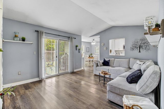 3851 8th Ave, Sacramento, CA 95817