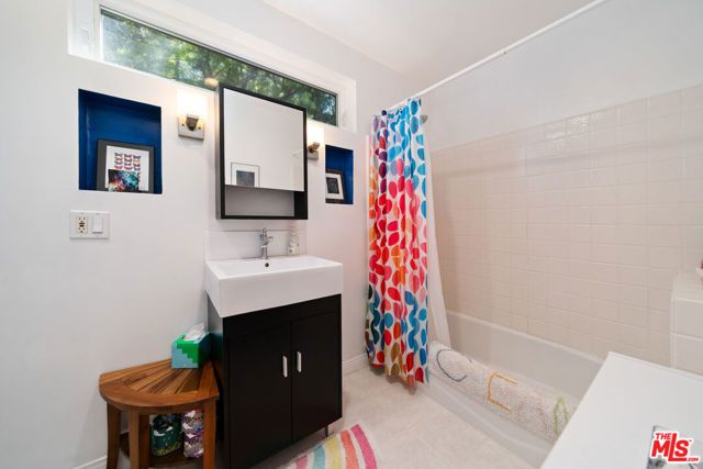 2817 Virginia Avenue, Santa Monica, CA 90404