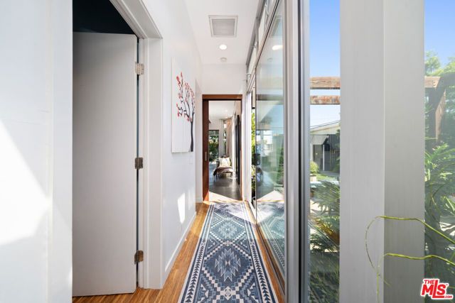 2817 Virginia Avenue, Santa Monica, CA 90404