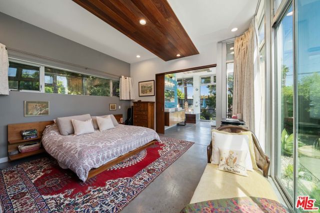 2817 Virginia Avenue, Santa Monica, CA 90404