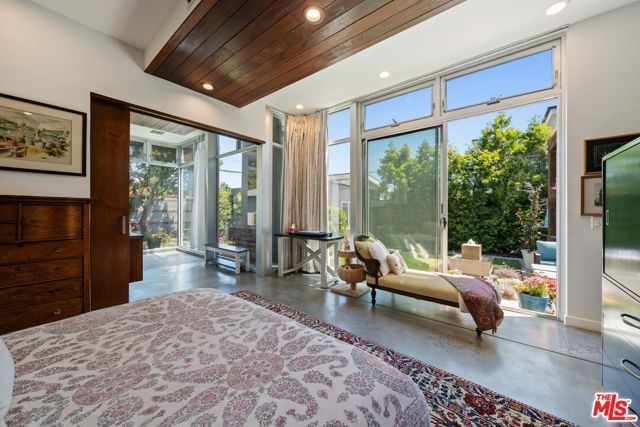 2817 Virginia Avenue, Santa Monica, CA 90404