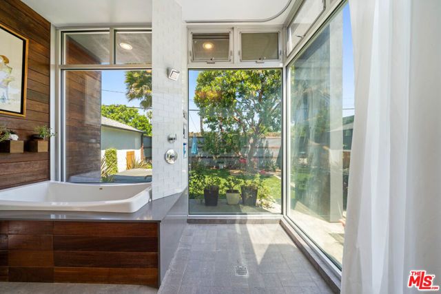 2817 Virginia Avenue, Santa Monica, CA 90404