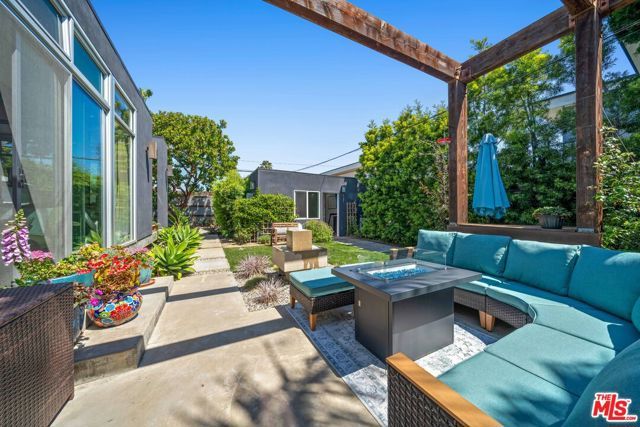 2817 Virginia Avenue, Santa Monica, CA 90404