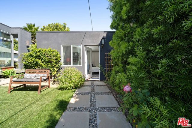 2817 Virginia Avenue, Santa Monica, CA 90404